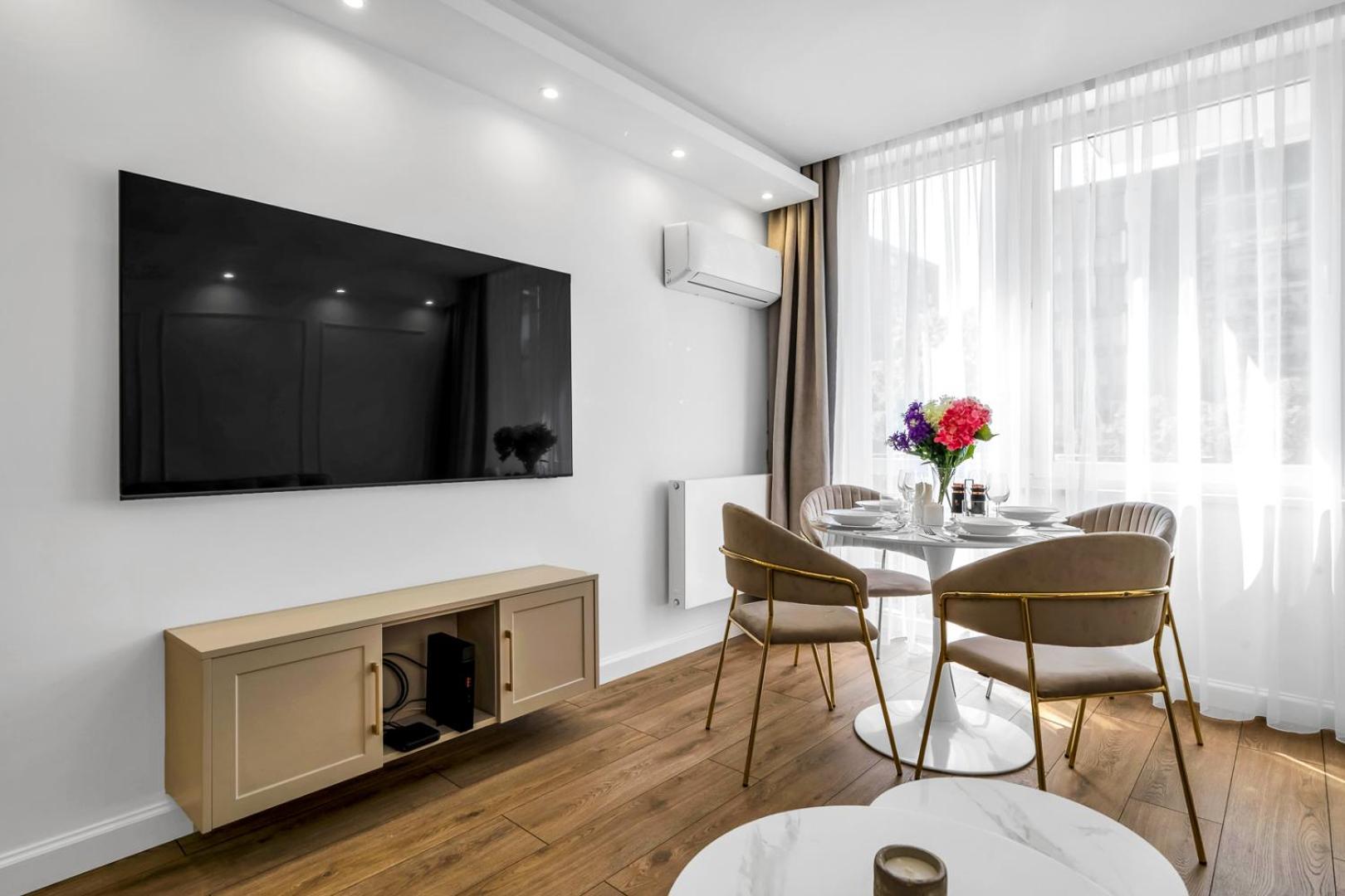 Warsaw Centrum Apartment - Workspace, Balcony - By Rentujemy Екстер'єр фото